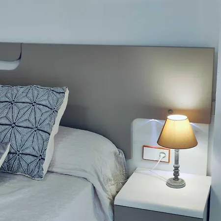 Exquisito, Sin Parking Privado Pero Ubicado En Zona Sin Problema De Aparcamiento Apartamento *